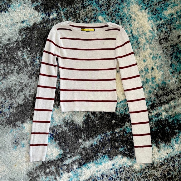 Prince Fox Long Sleeve Crop - Picture 2 of 7